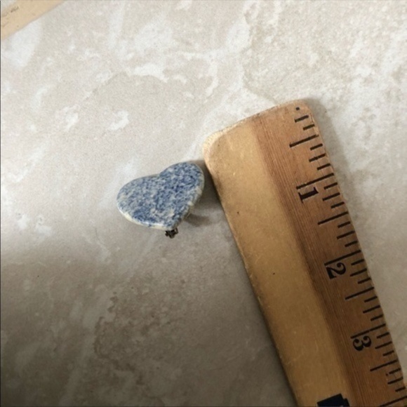 Vintage Heart Shape Clip On Earrings - Picture 4 of 4